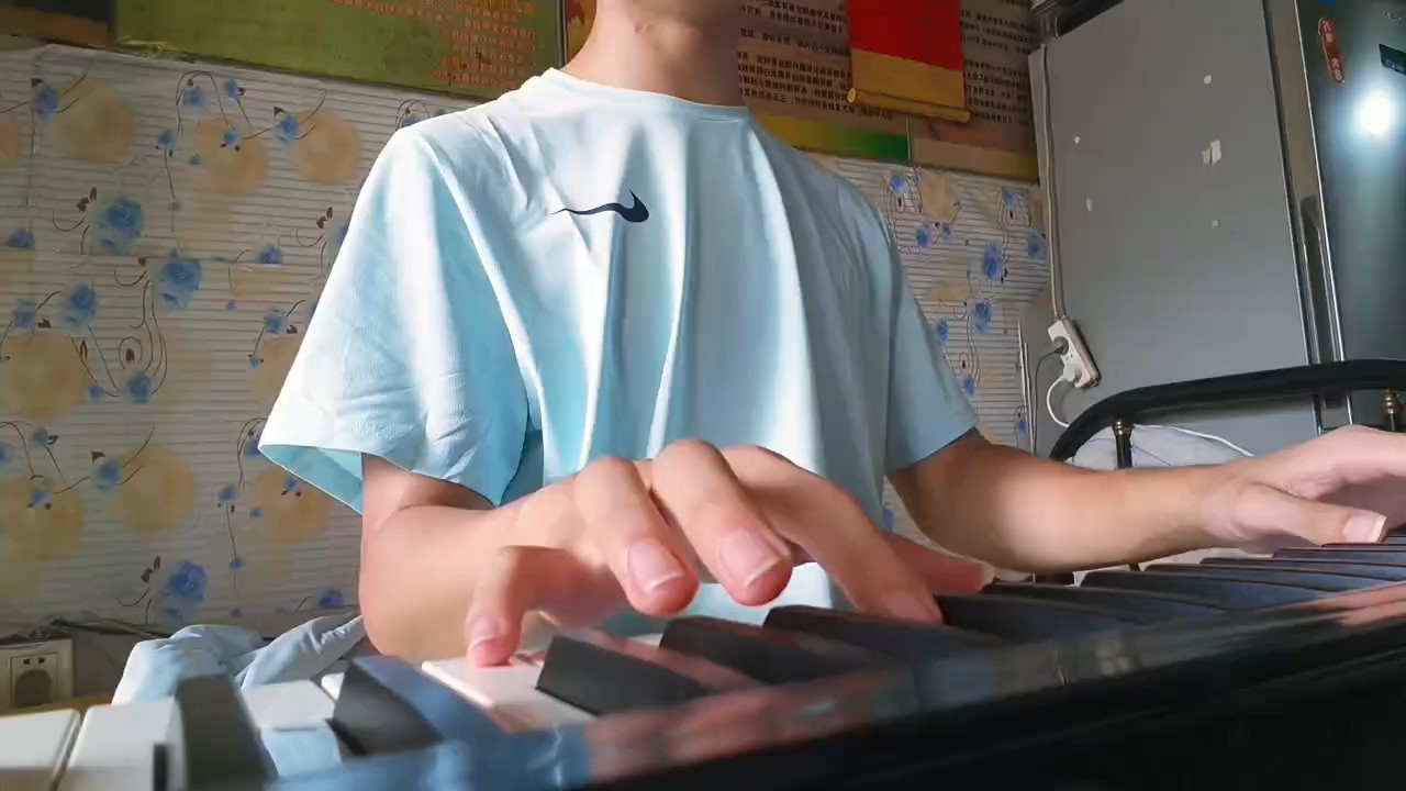 第一天摸琴🎹的时候尝试合手练的歌☺️