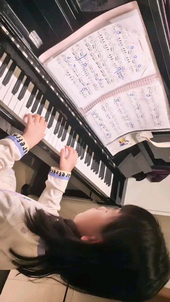 中间有点卡顿水平还是不够，还得多练。