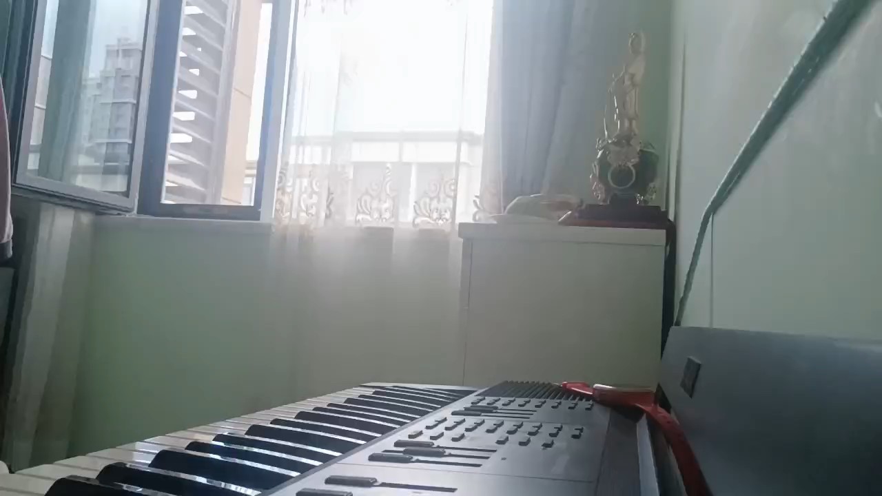 弹的不是很好，有错音和节奏错误，不喜勿喷～😊
