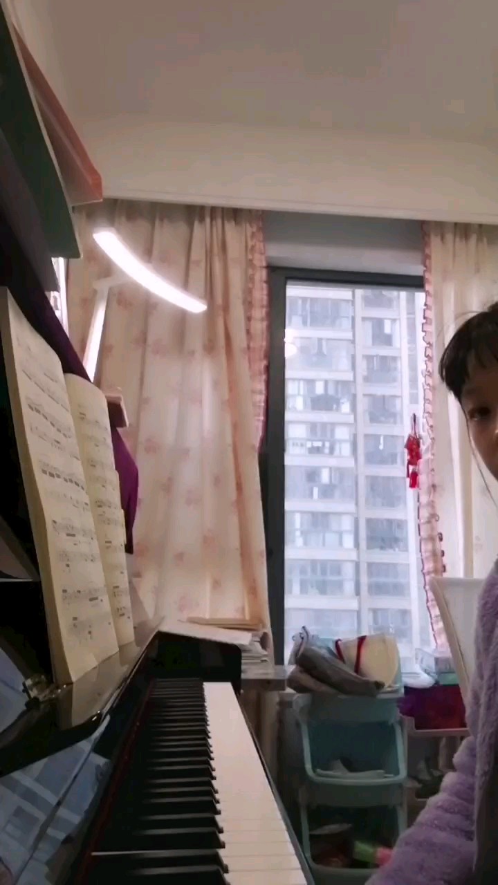 好久没弹了，说实话，这首曲子不该弹的那么差