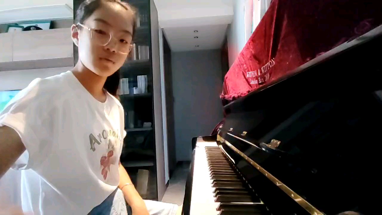 星辰璀璨且浩瀚，愿繁星皆耀眼。