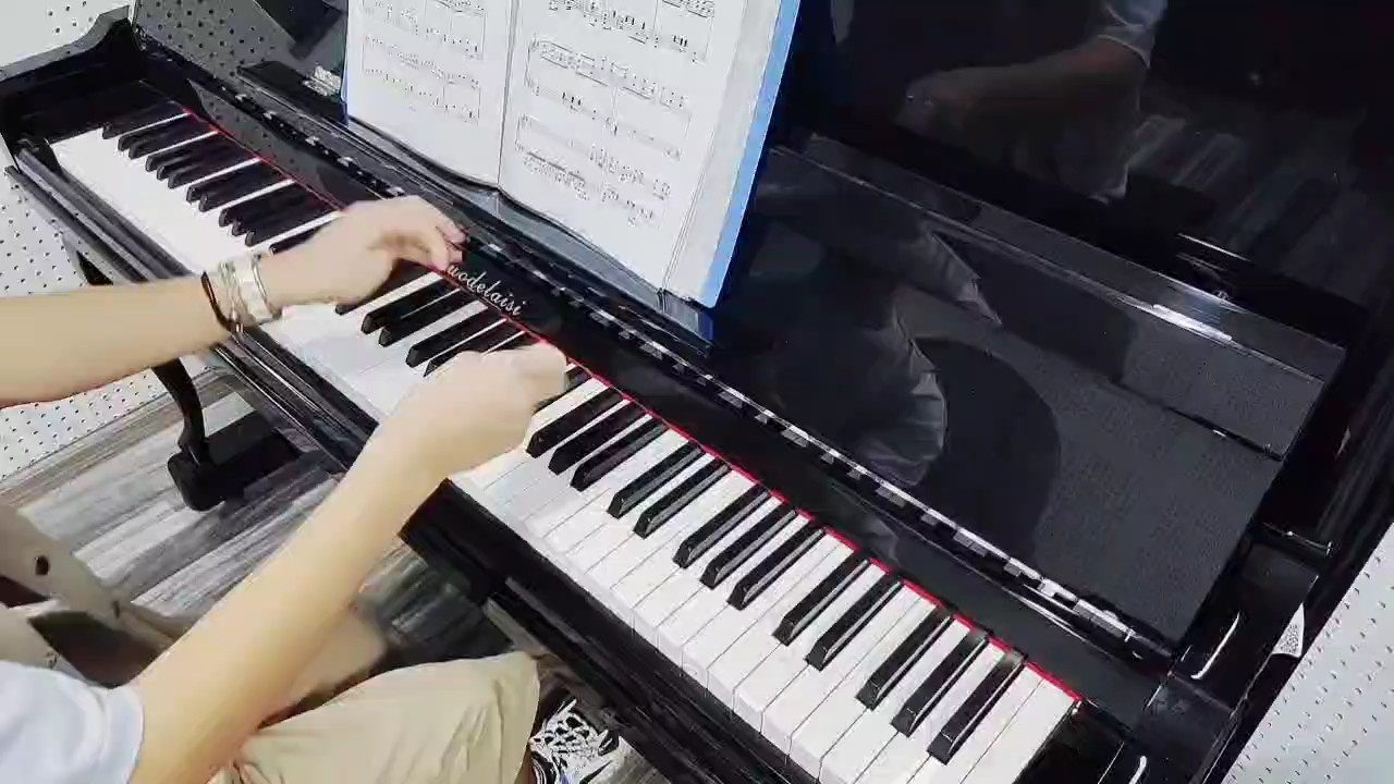 半年没弹 将就听一下🙃   这不是一小点是一大点 😃