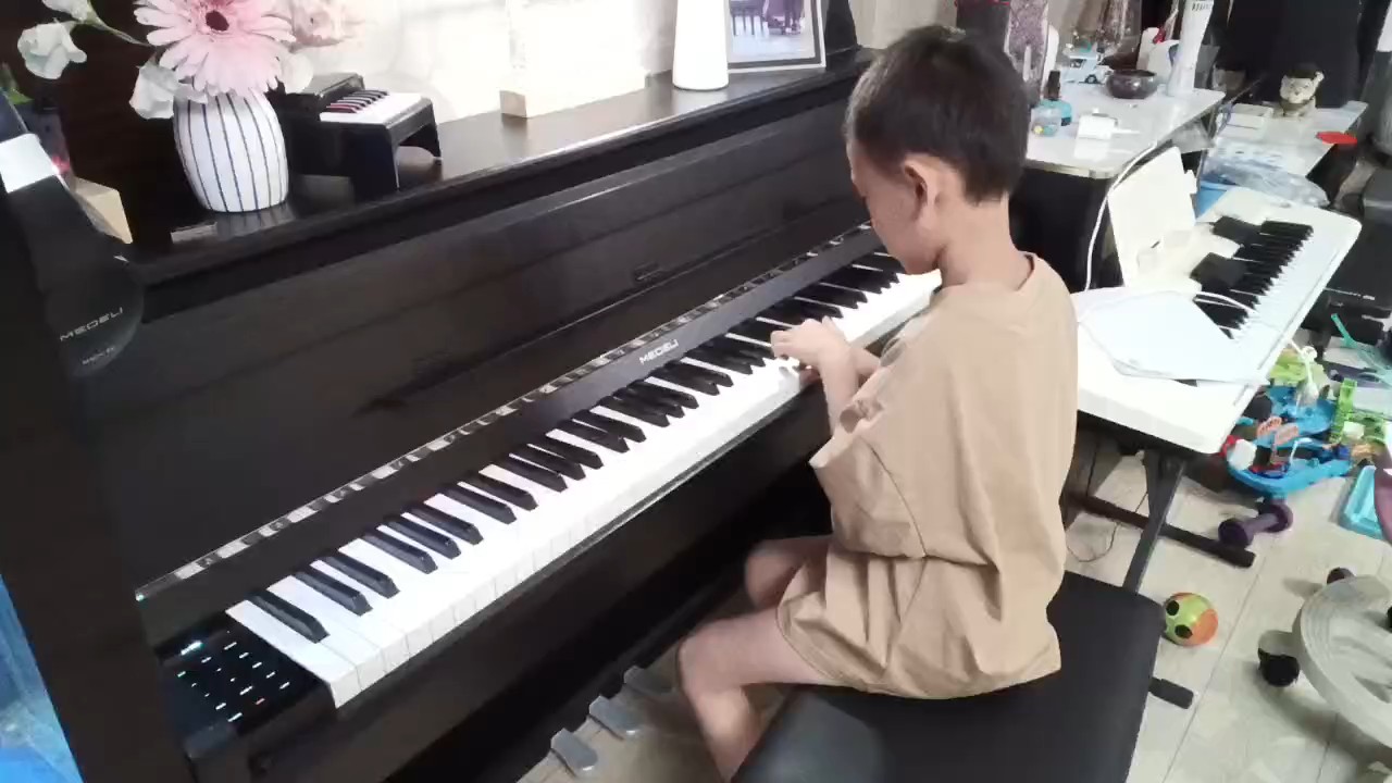 一首庆翻身    弹的不好，请原谅