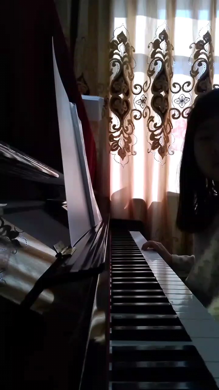 我弹这首曲子，以经练了好几天了。☺