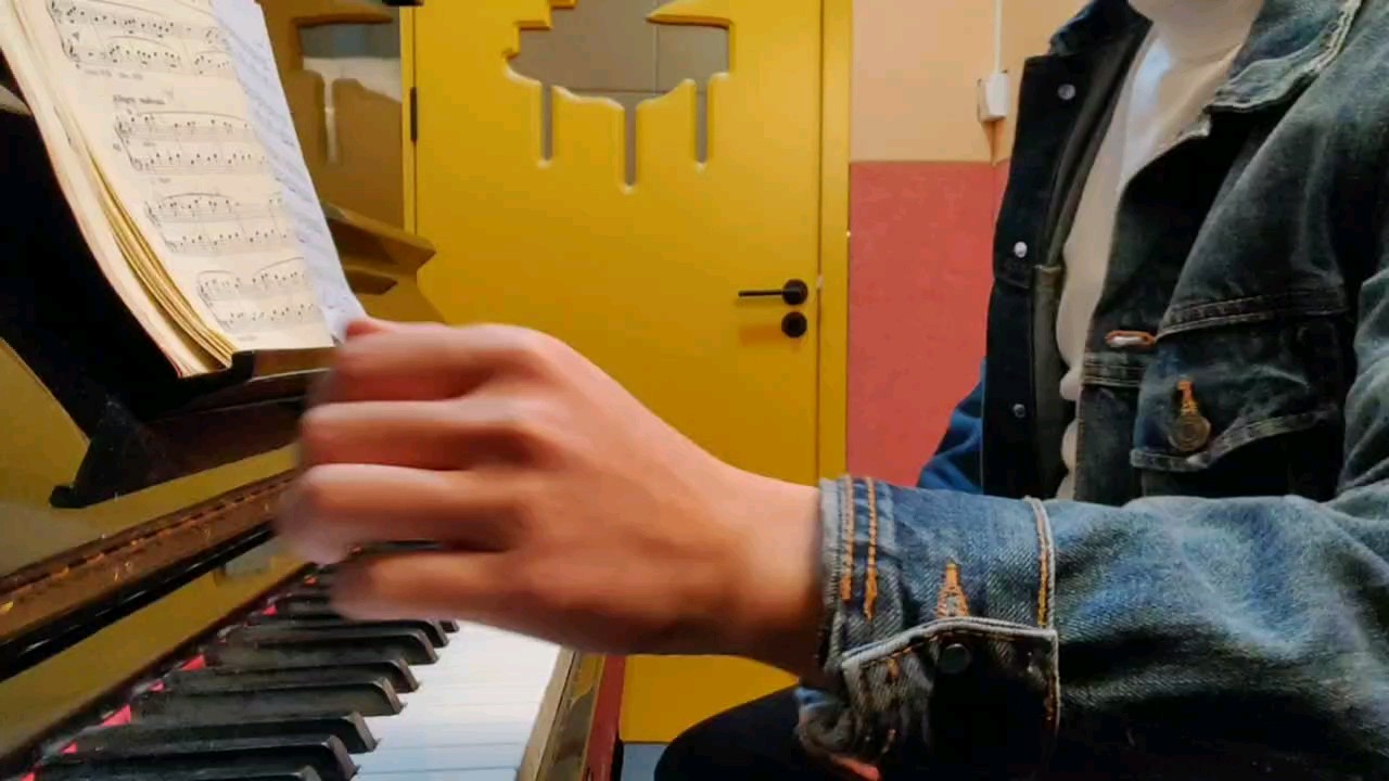 学琴一个多月，学了新年好这首曲子，完整的连不下来。大伙看着是不是很僵硬啊