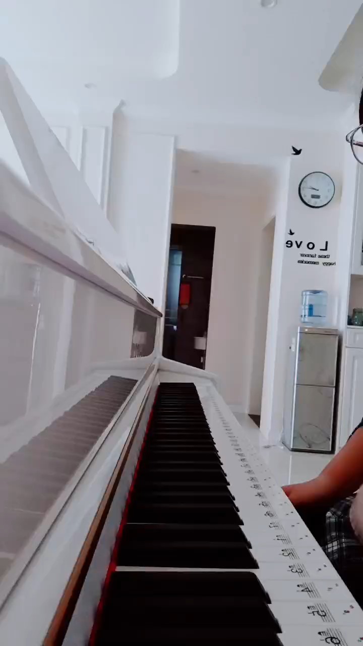 弹得不是很熟练，请见谅！