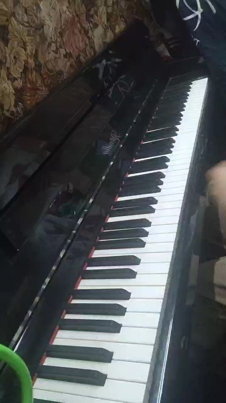 装修有点吵，把钢琴音质都吞了
