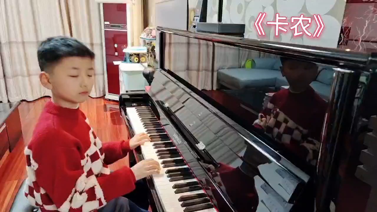 这是刚学习钢琴三个月弹奏的卡农，激励自己慢慢弹奏出更多好听的曲子