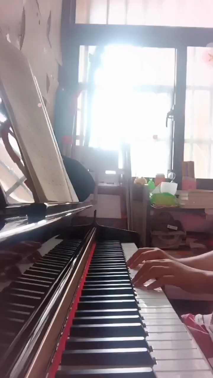 白云飘钢琴谱演奏 - 虫虫钢琴