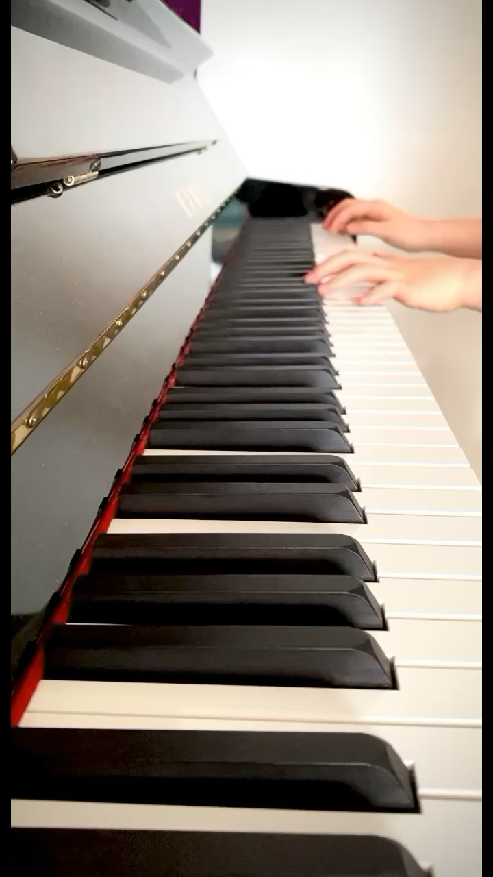 第一首自创的钢琴曲“浚”