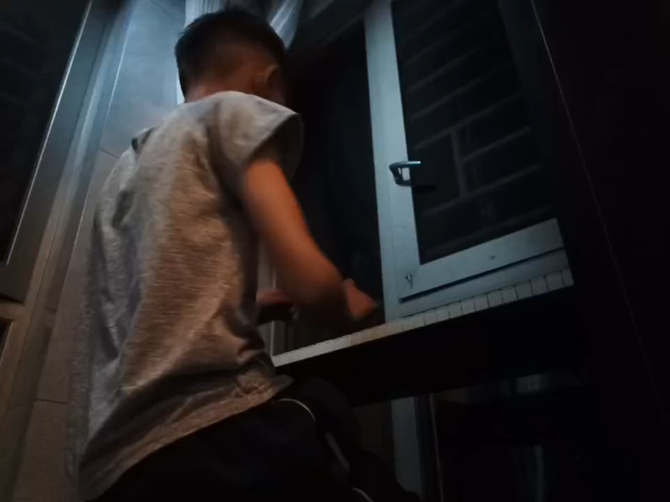 没啥技巧。只是最近将一些好听的旋律凑起来而已。