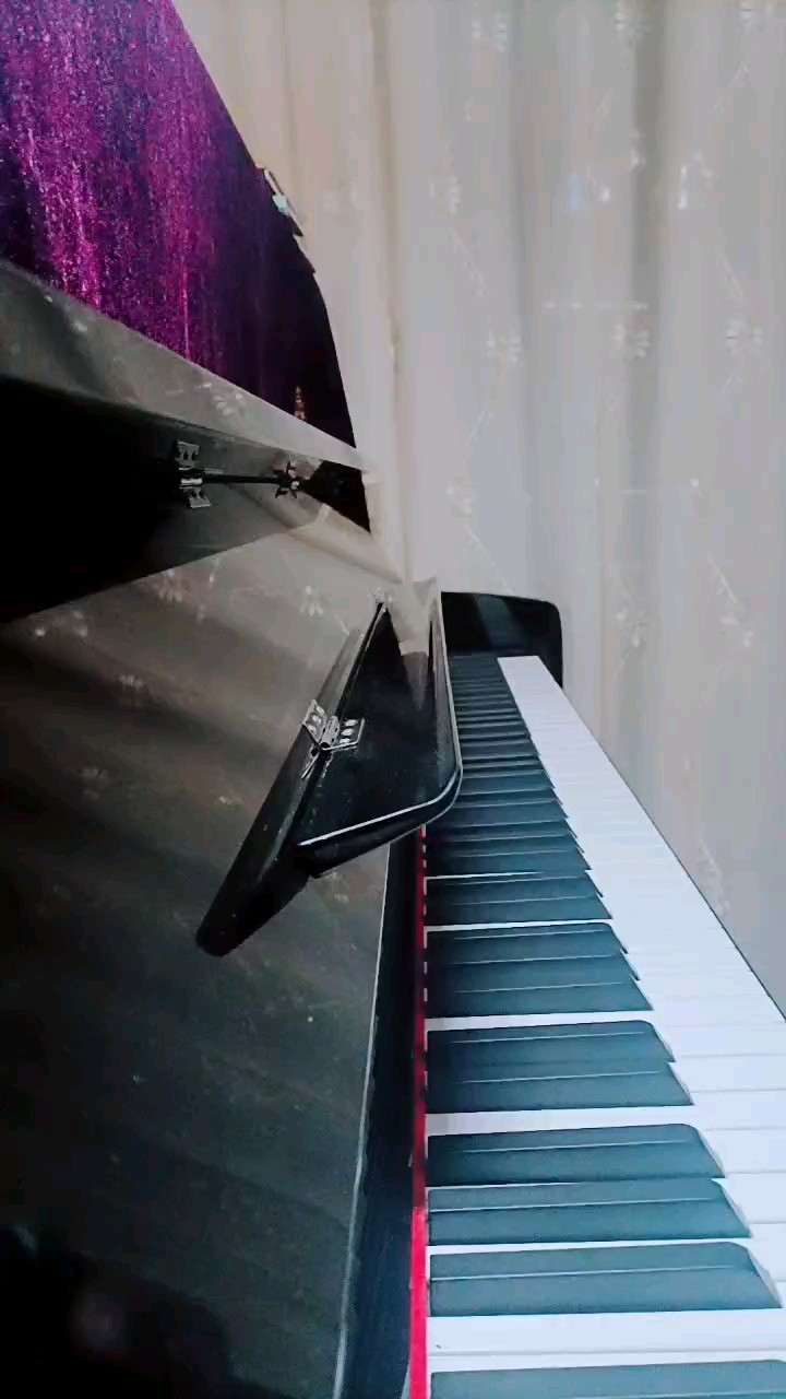 继承我的上一个视频，这个视频可能会有一点小错误.大家看一下怎么样？😃😃😃