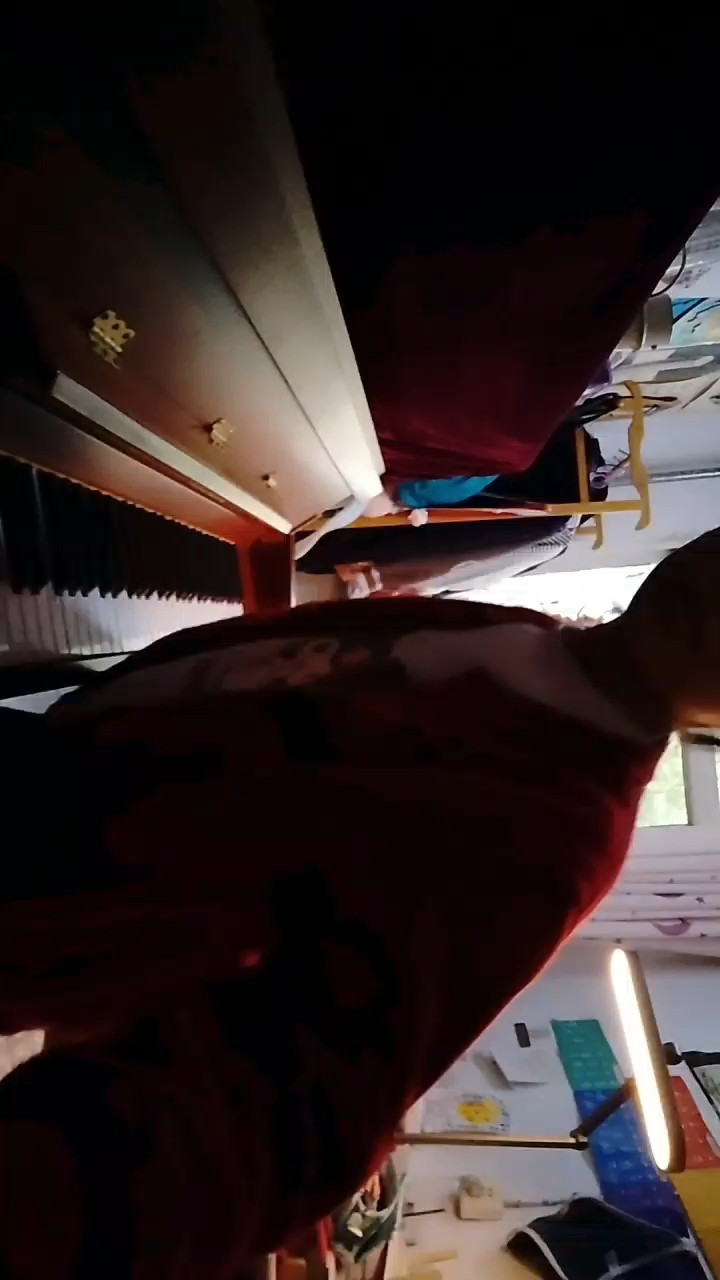 太可恶了，好多都是错音，  弹的不好
