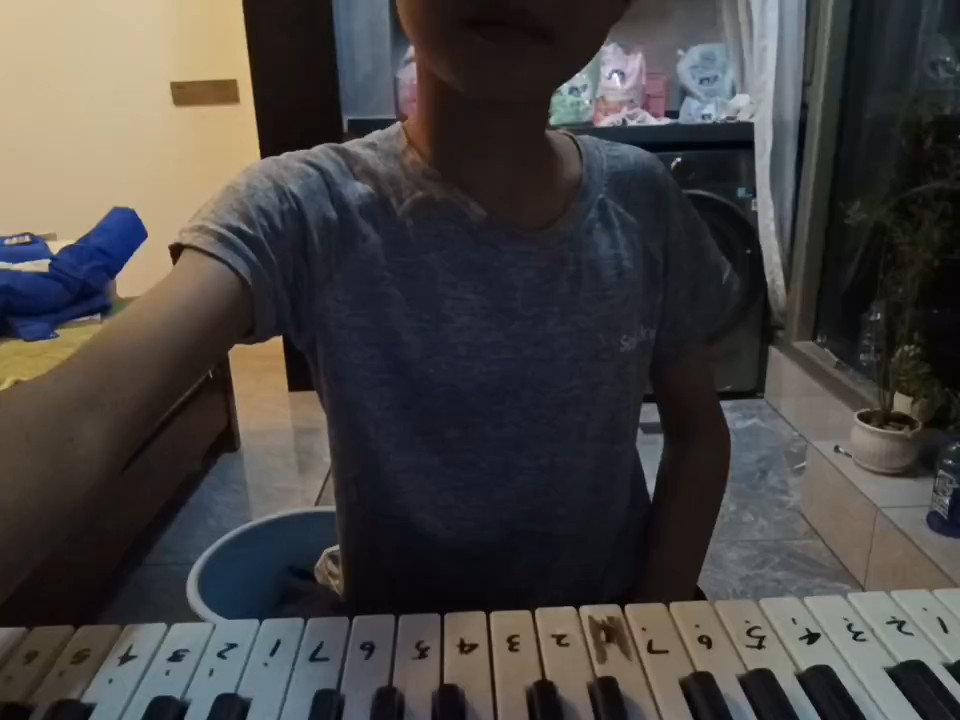 弹小汤普森的时候发现了，有异曲同工之妙。