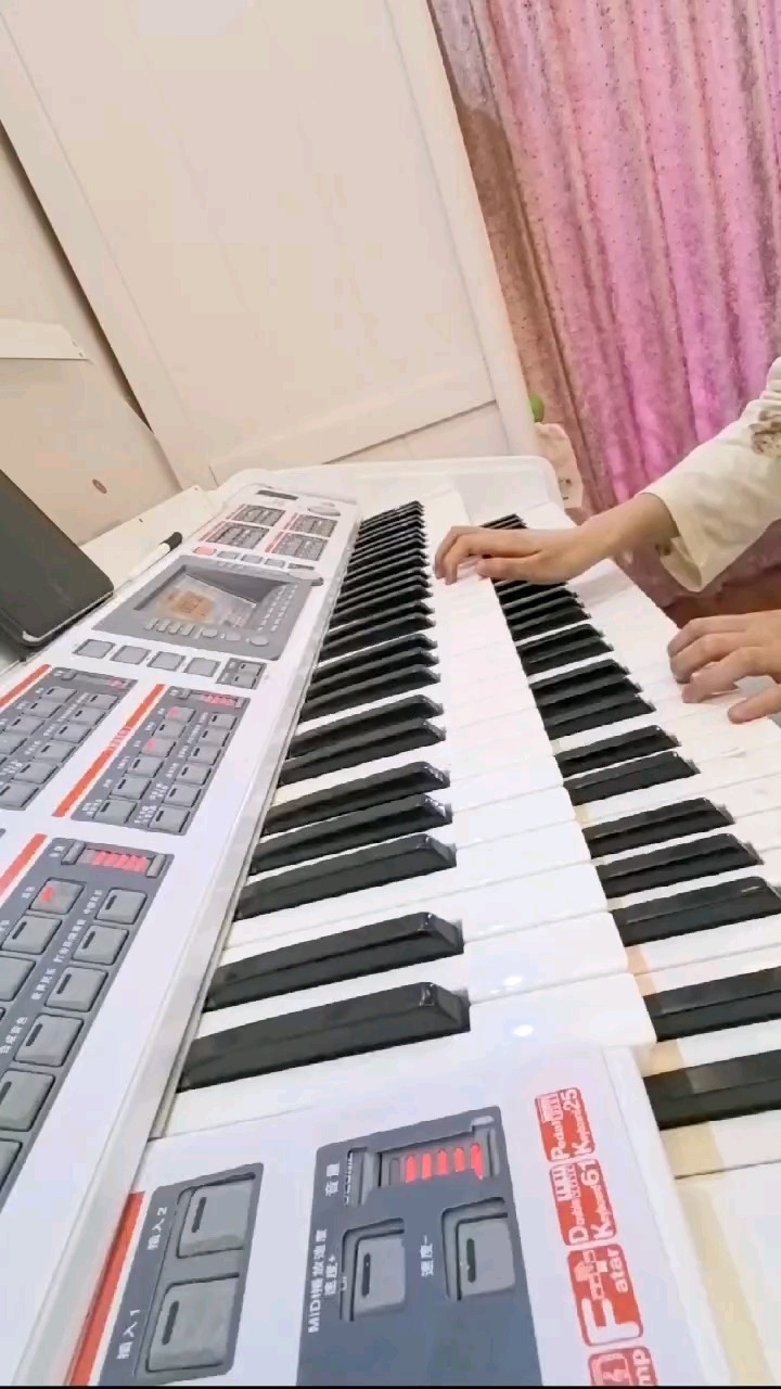 水星湖双排键版，是听音自编的，没有钢琴基础，所以手指没有力量感，刚下载这个软件，大家多多指教了