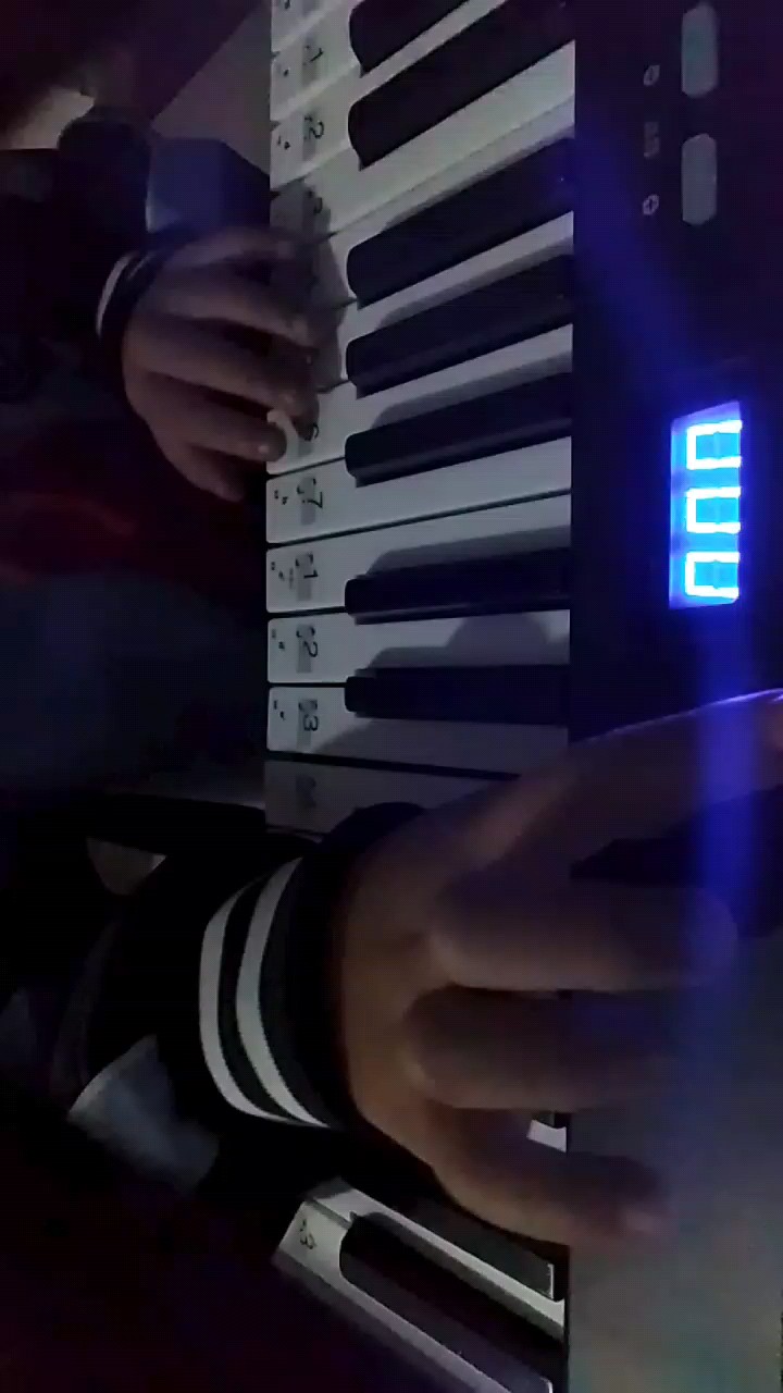 手都给我按出火星子来了。