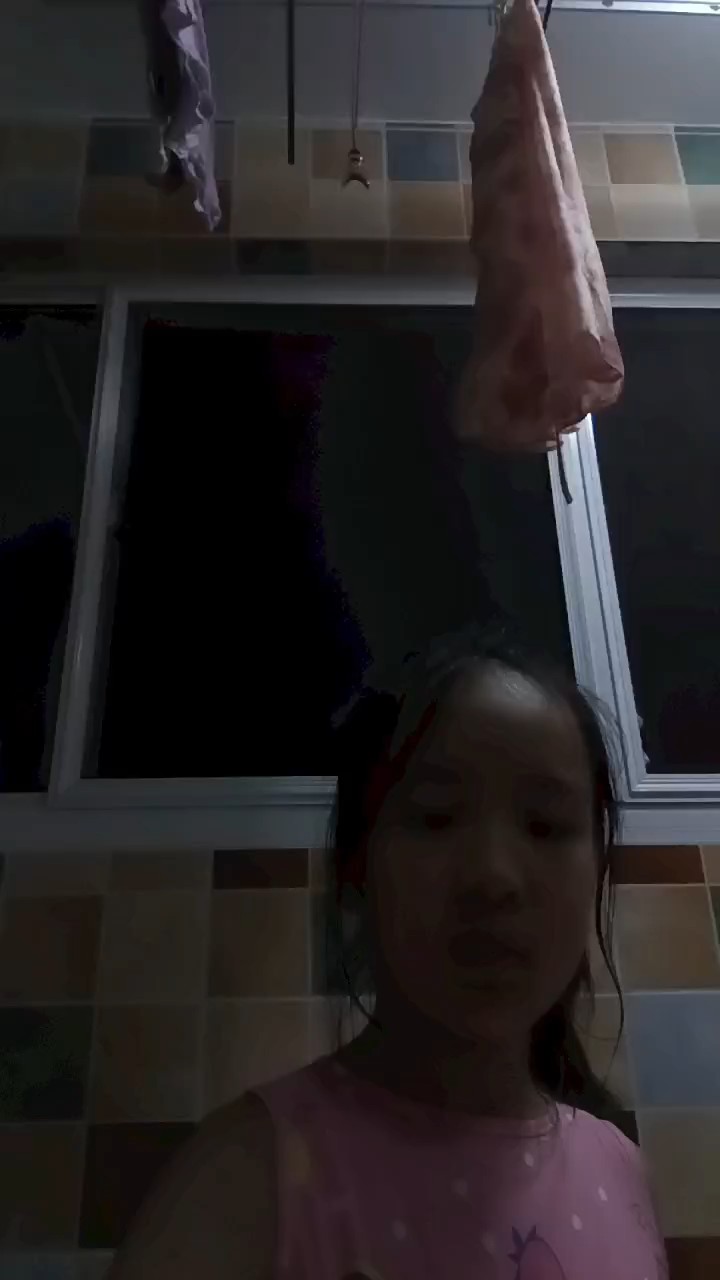我现在呢目前是用电子琴弹的，有一些弹错的地方不喜勿喷，谢谢啦，我才八岁。开始弹的有点快。刚开始没学多久了