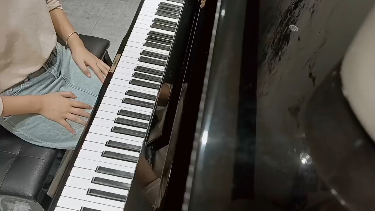 17年的八级考级曲🤔忘了好多，删了一大段，听听就好，不喜勿喷。那段很快的没弹错音，只是很熟练导致不自觉的弹快了🤧听起来就很怪不自然了。