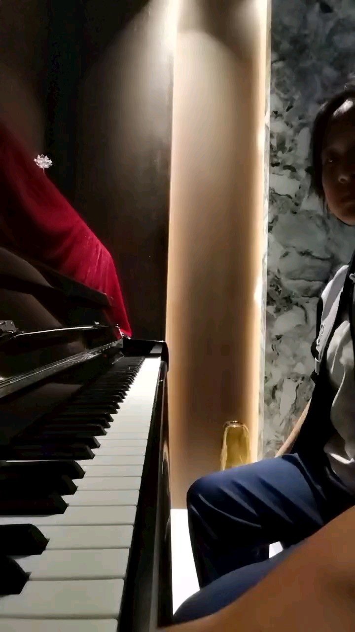 好久没碰钢琴了，手有点生