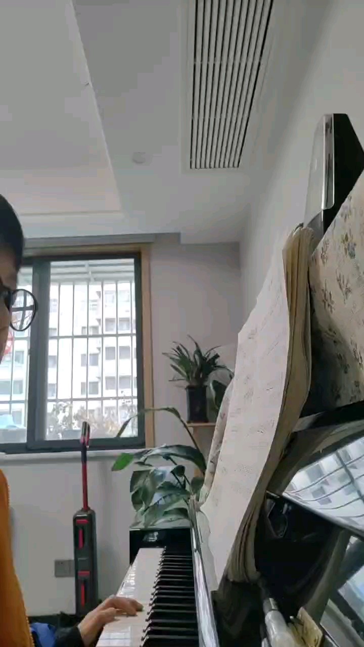 第一次谈，不怎么熟，请大家见谅。