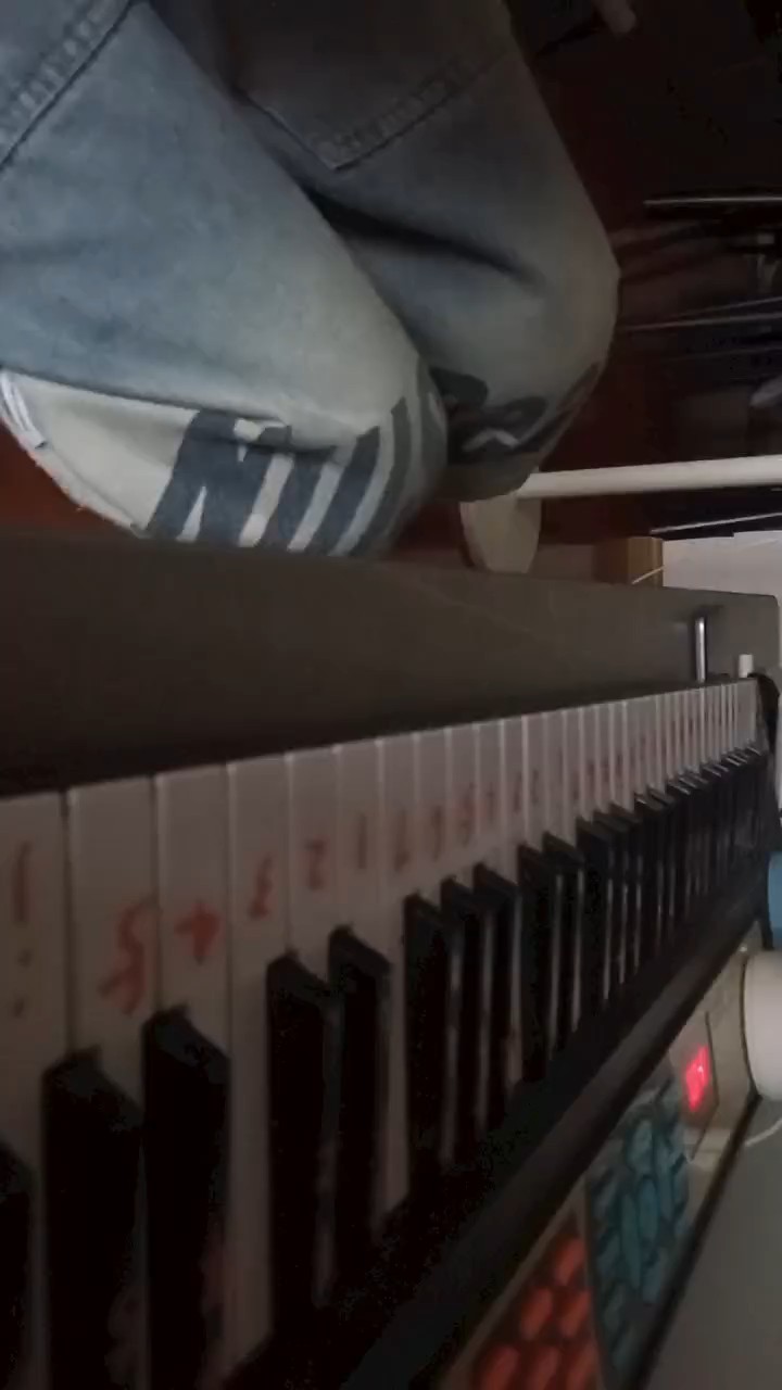 哈哈哈，也是弹了开头，中间部分还中间部分还不会弹。