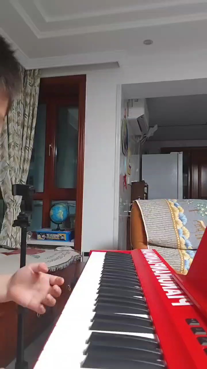 活泼的