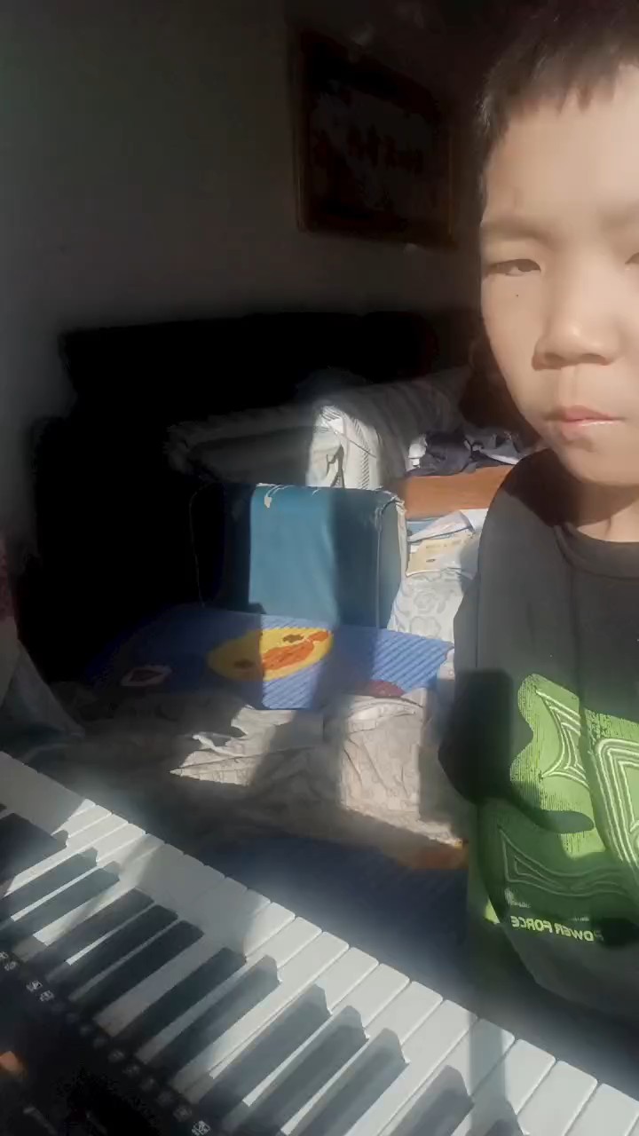 第一次不看书弹琴