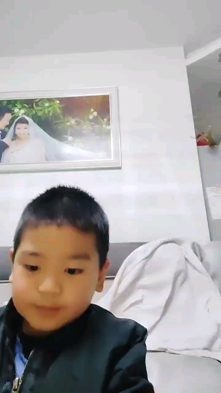 又弹了一遍，呵呵呵呵呵，现在会搞了嗯，我上过我上过这节课唉