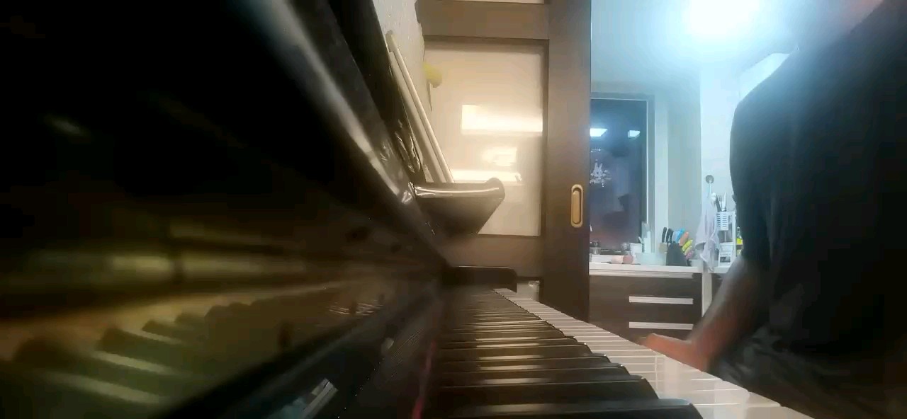 宿命感的场景很少，但突然的链接，不由得让人珍视
