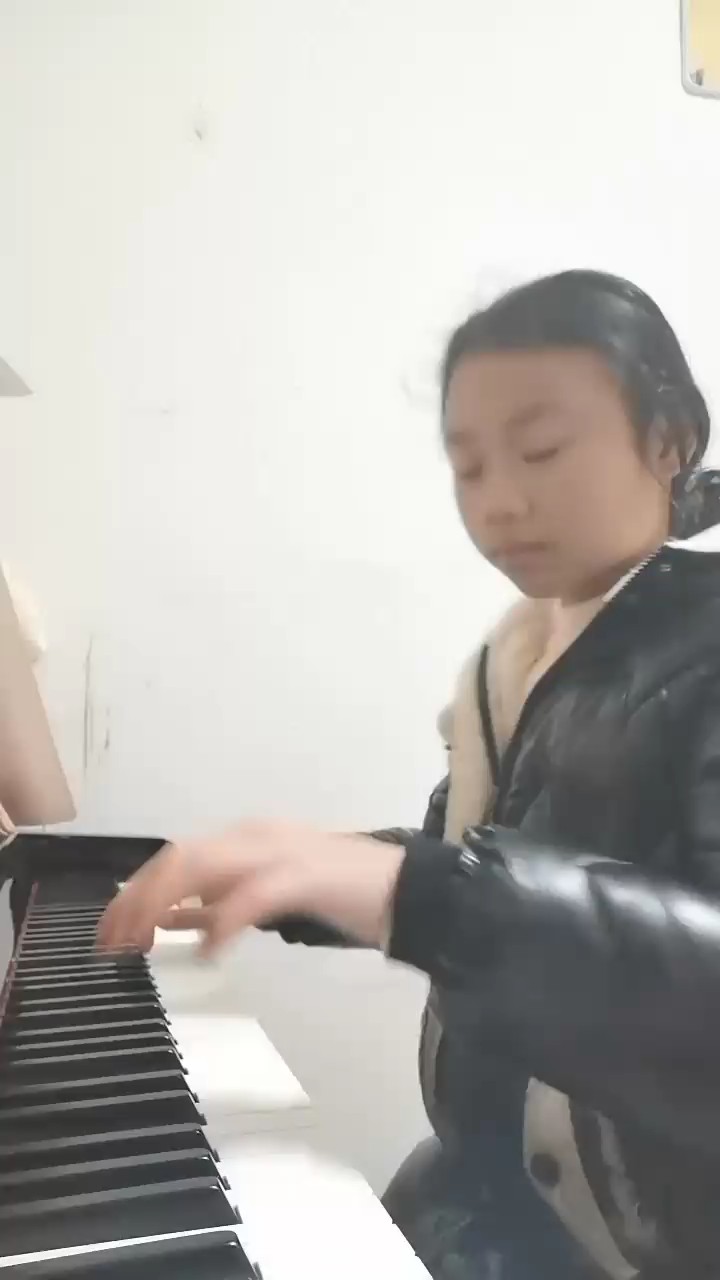 钢琴弹唱