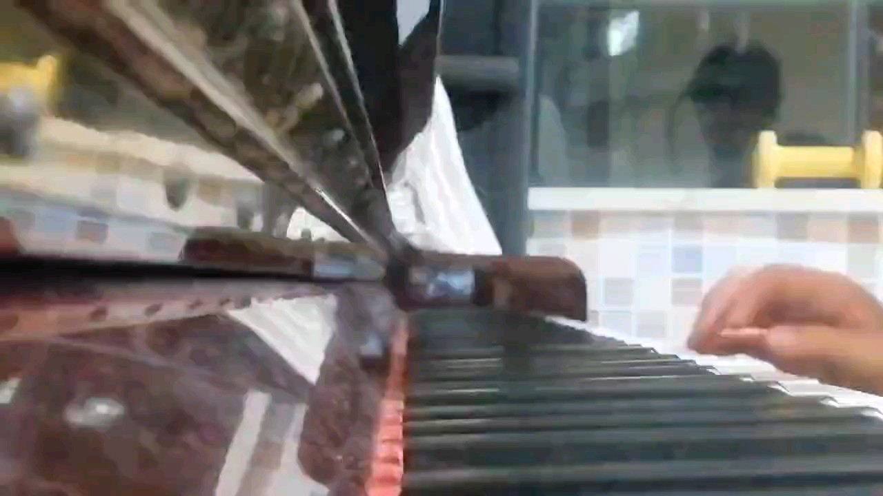 没学过钢琴，指法和节奏都有点问题，轻点喷。 画质有点感人别在意