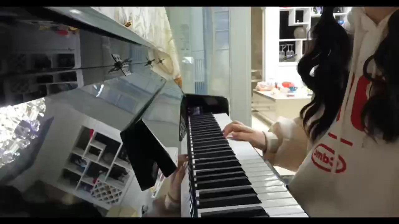 嗯
