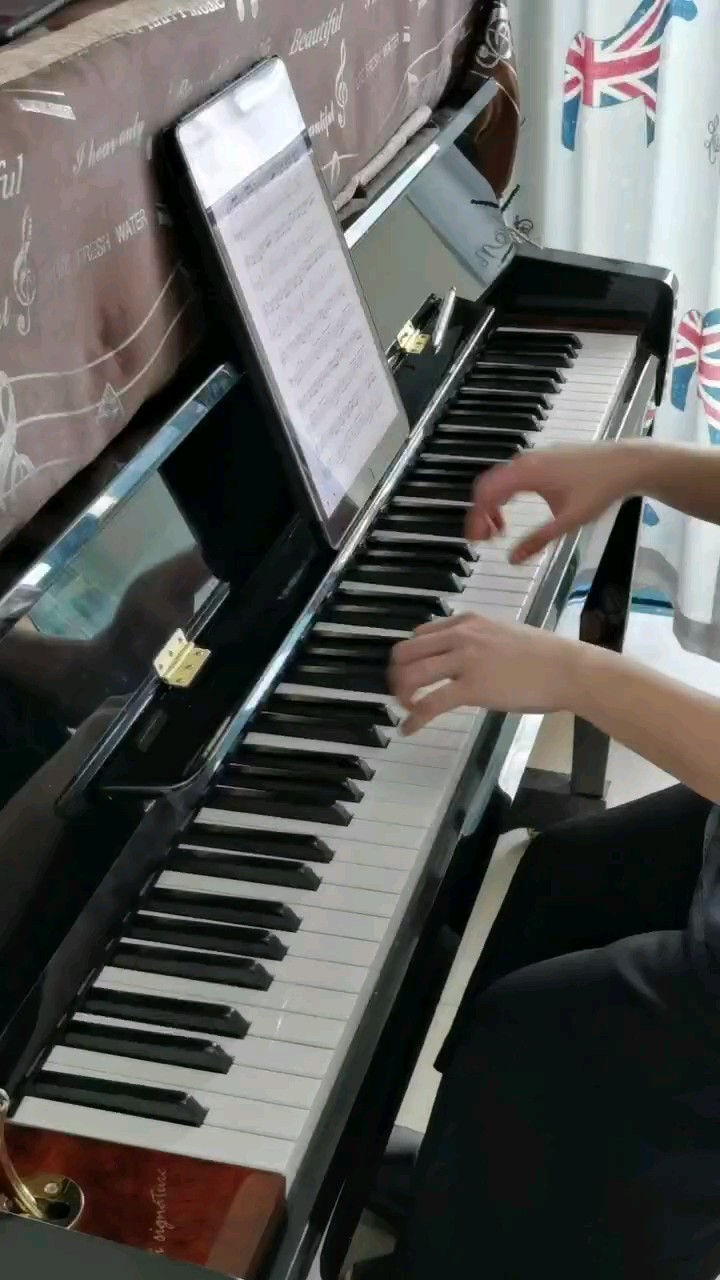 在虫虫钢琴的第一个视频
希望大家喜欢