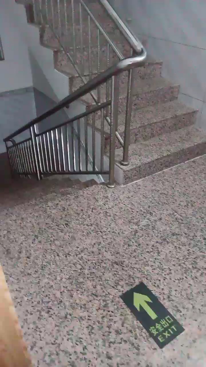 又是你啊小孩吵死了~(建议各位声音调大一点点)