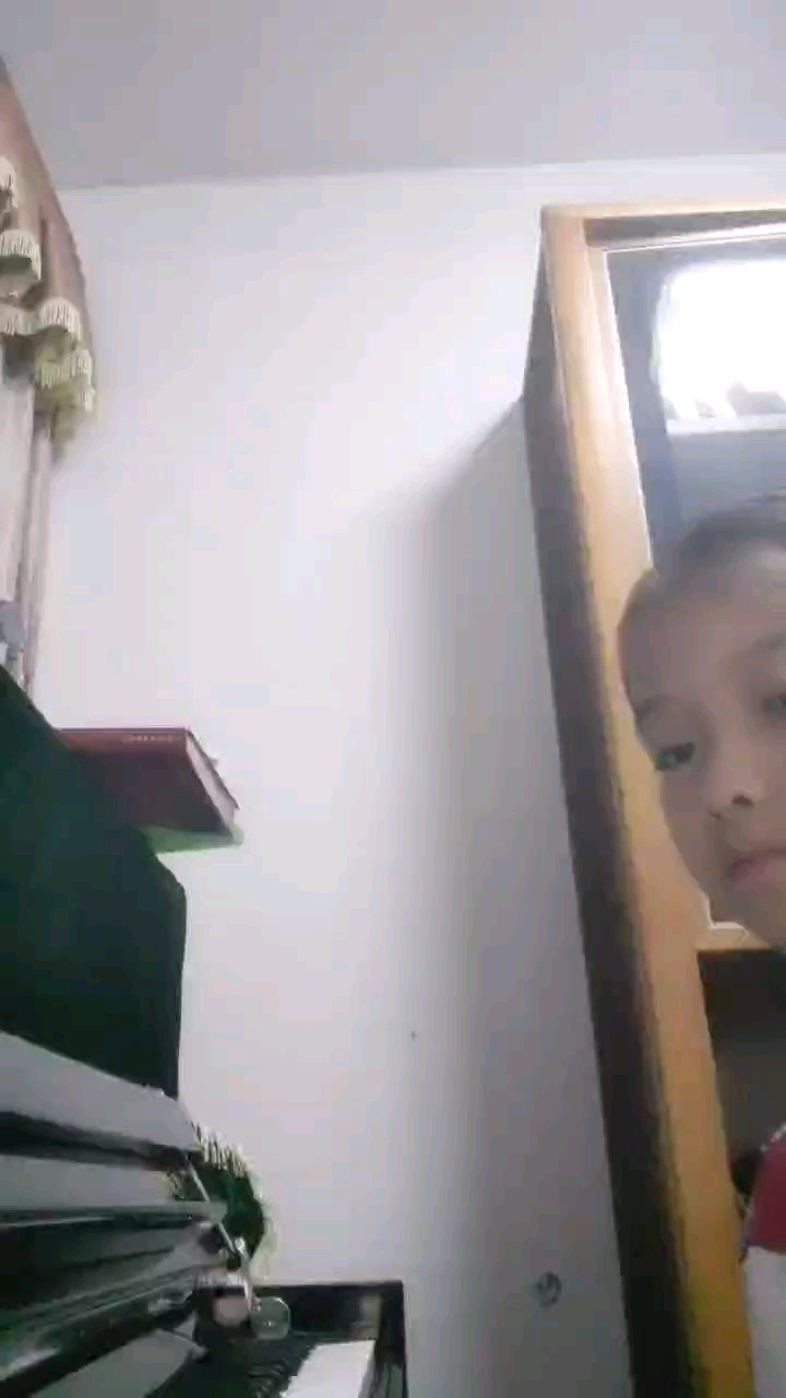 这边也是不知道怎么了，老是想笑。对了，评论区说我那些笑干嘛的都给我看标题去。😅😡