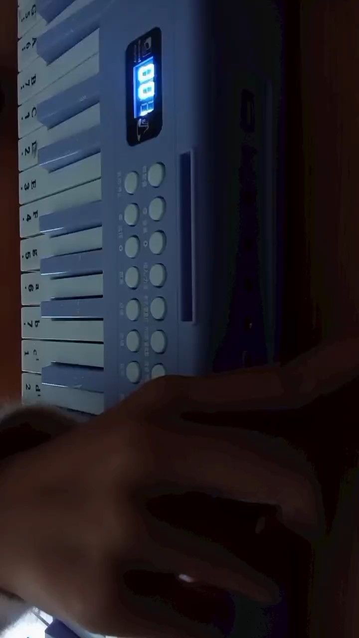 第一次尝试间奏呃，不喜轻喷。嗯，会接着练的，新手自学钢琴。弹的不好致歉。
