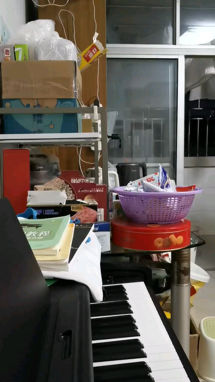 听起来弹的不错，但有些音弹错了