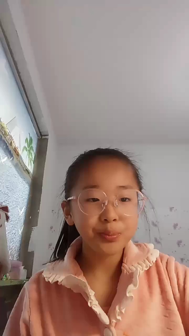 ，