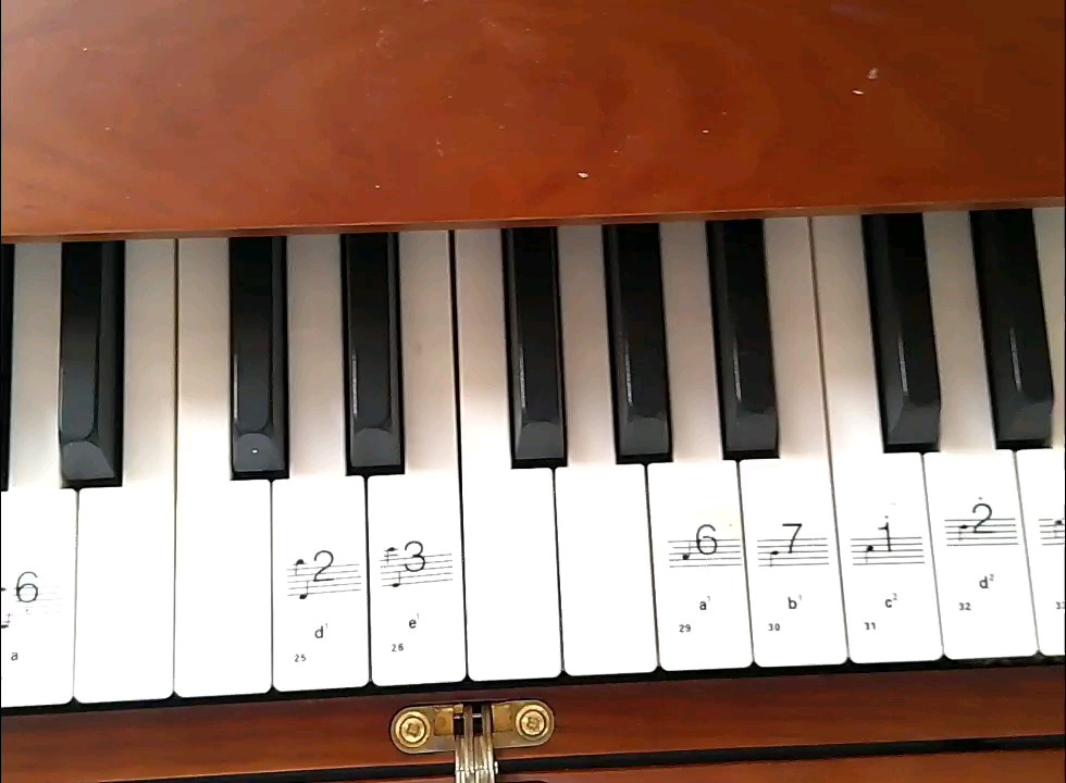异国大营救主题曲，希望大家喜欢，会出谱的，有需要的喜灰粉可以学起来