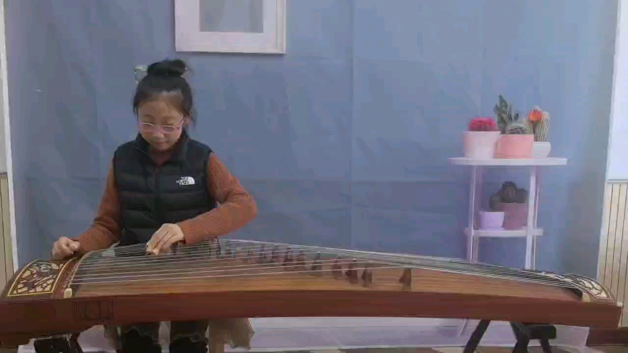 我长得丑，别看脸，就听曲子吧
我不会钢琴，但是会古筝，第一次用这个软件，但是很高兴认识你呀！
