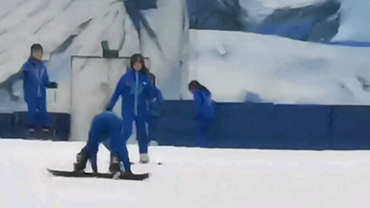 早期滑雪⛷翻车视频