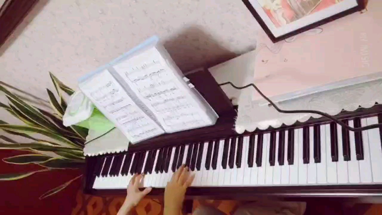 ??她笑著哭來著，你猜她怎么笑著哭來著，哭來著，你看她怎么哭著笑來著??53秒開燃啦～