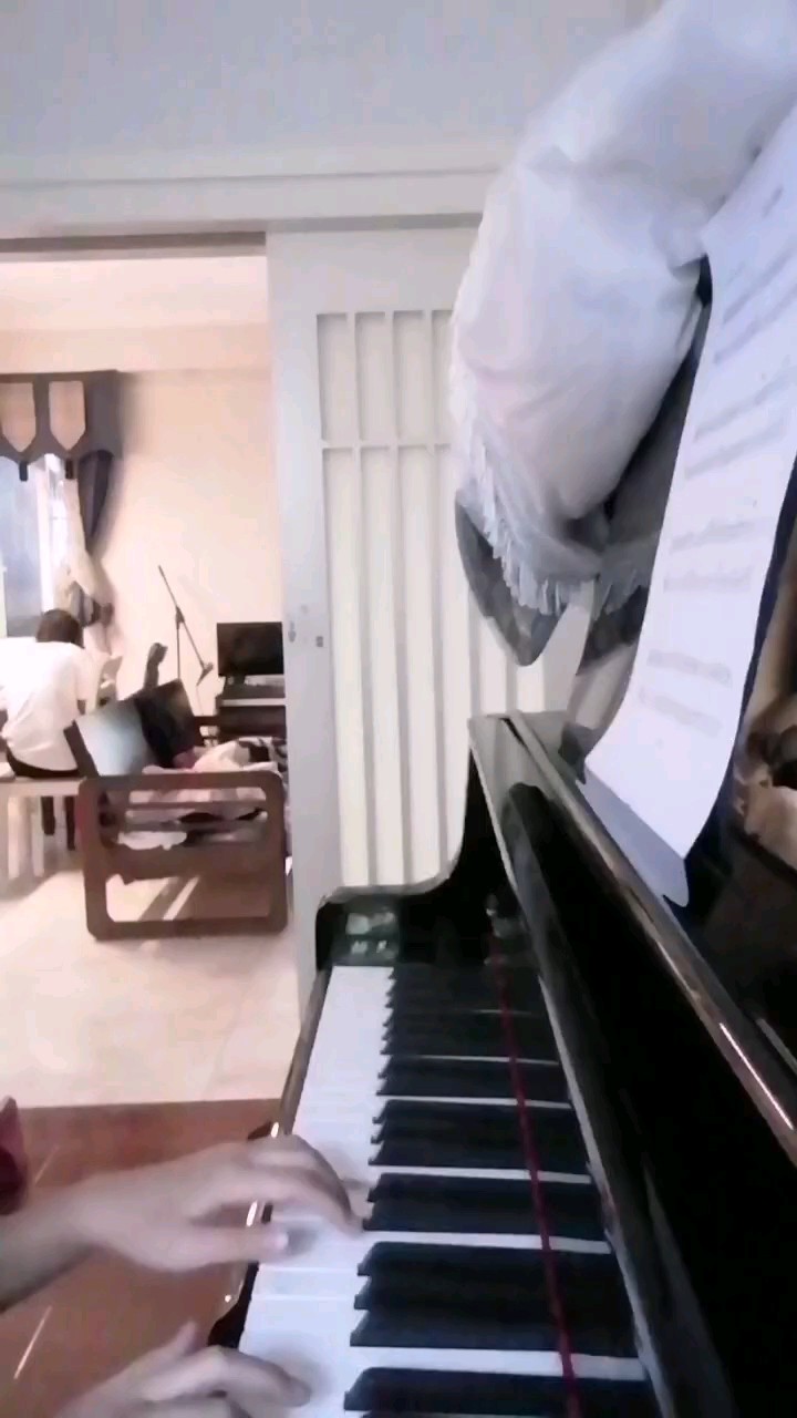 😸犯懒啦，只弹一段，有点错音😋