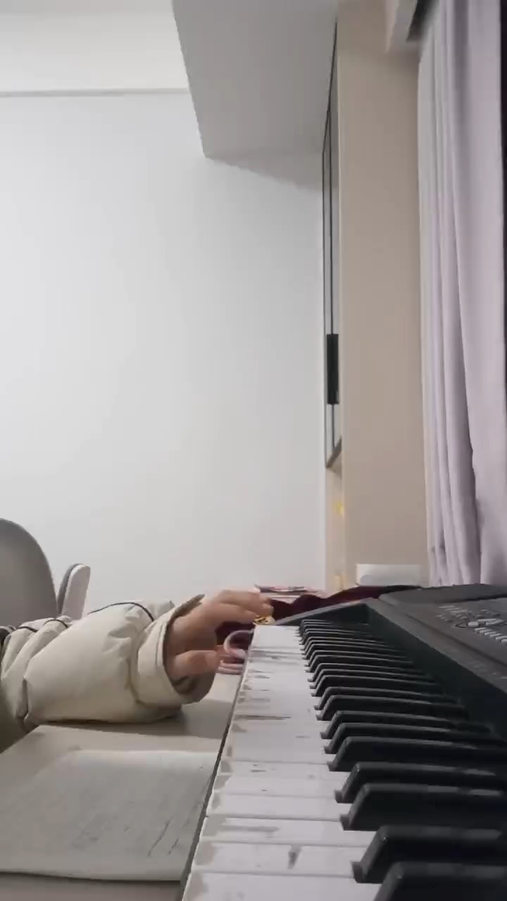 昨天才练的，不太会。最后面那一句有点卡顿，本人已喷，其他人勿喷。因为时间不够，赶着要去吃饭，所以录的比较快。