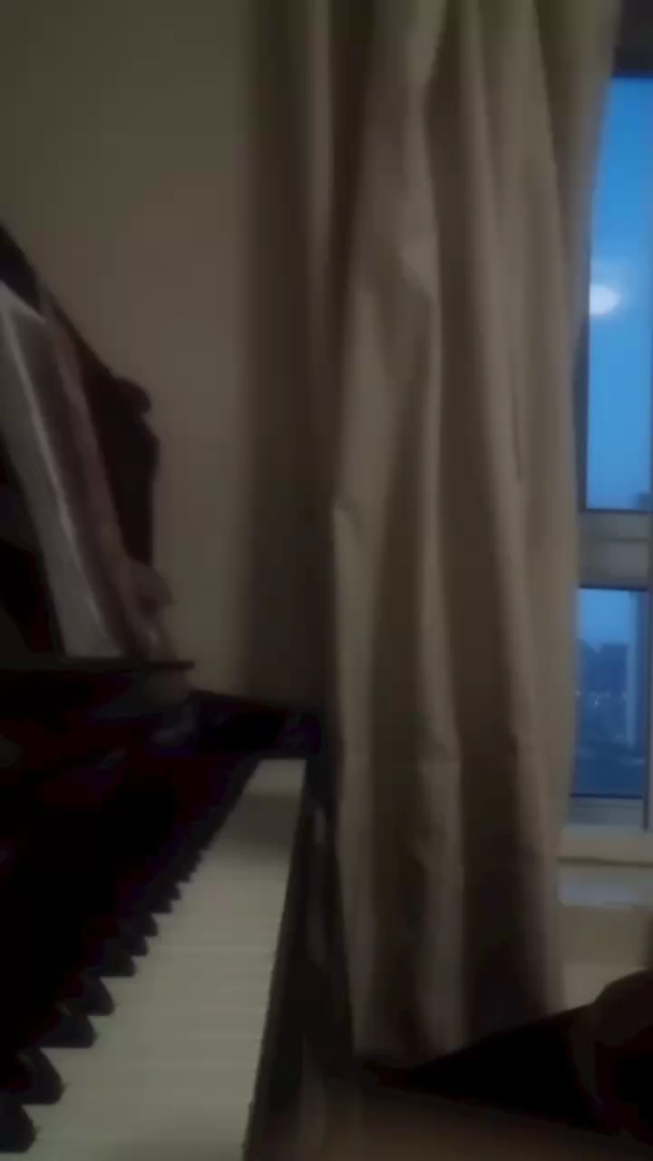 彈革命的時(shí)候突然發(fā)病，心想：這肖邦怎么不去買小藍(lán)花