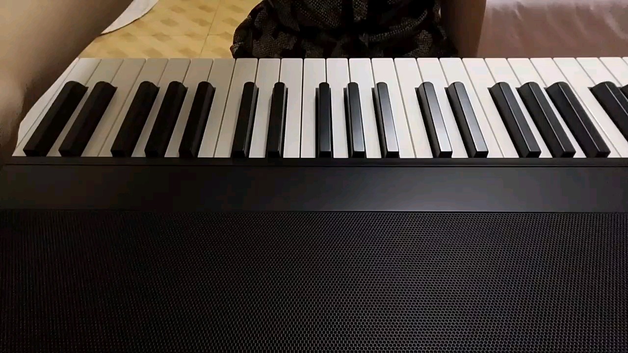 “小红帽有件抑制自己，变成狼的大红袍”
自认为这句很有黑暗童话气息，在下仍然是一只只会弹右手的小卡拉米😭自听自弹很不容易了，支持一下吧！
喜欢查理九世唐晓翼的求关注🙏