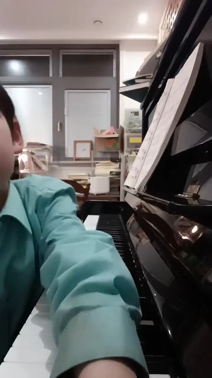 这个是我哥哥弹的钢琴。