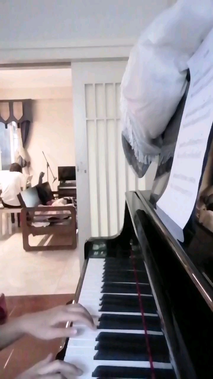 😸犯懒啦，只弹一段，有点错音😋