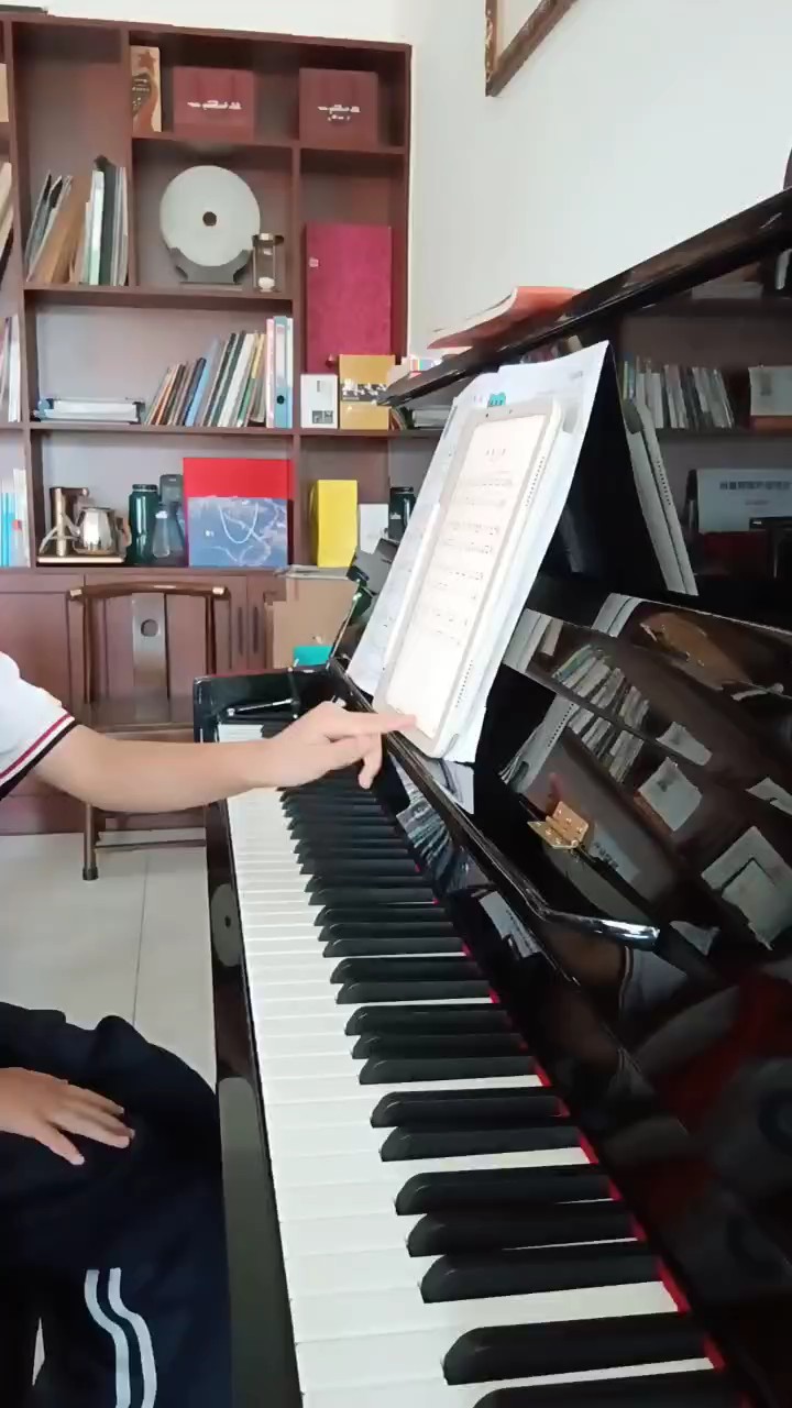 弹琴使我快乐！