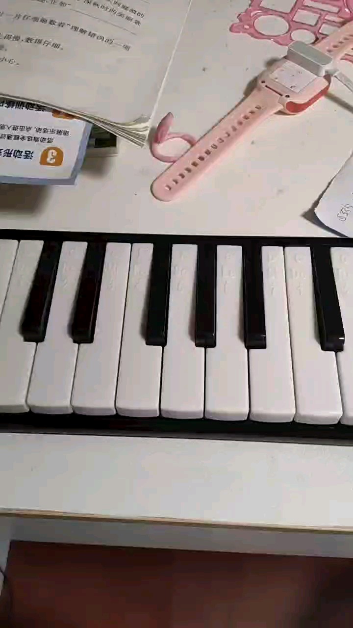 学了好久，终于会弹前面了。